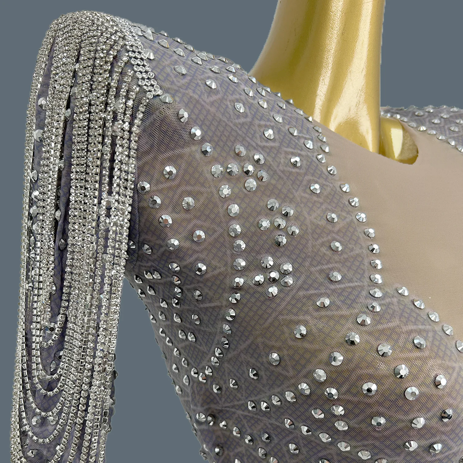 

Women Luxury Silver ChainsSparkly Rhinestones Backless Skinny Mini Dress Birthday Party Celebrate Dress Singer Stage Wear Xingji