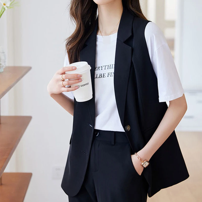 Black suit vest for women in spring/summer 2024, new two-piece buckle vest, camisole, casual vest trend