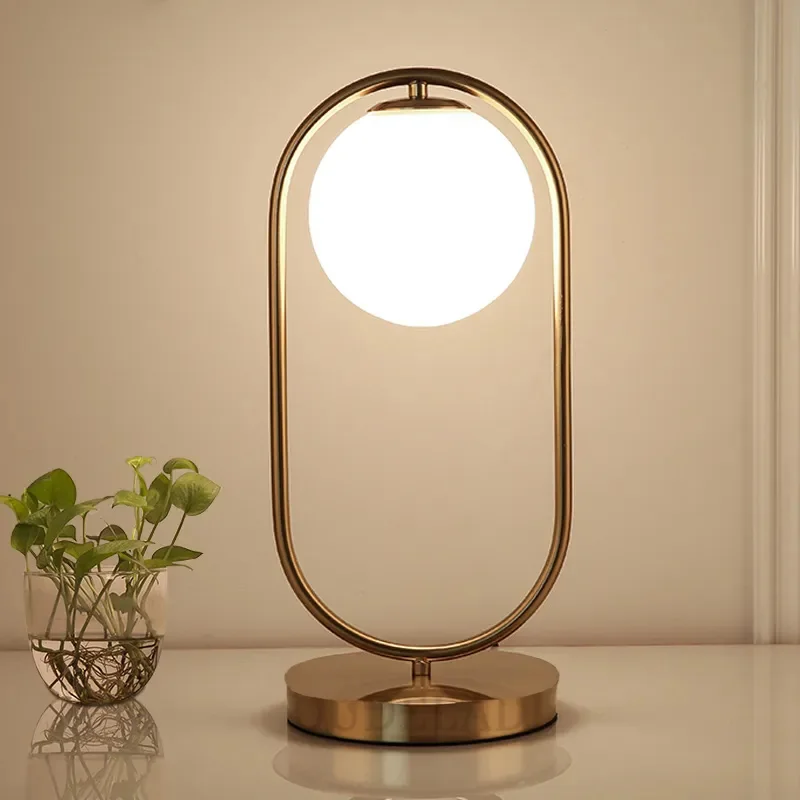 Imagem -06 - Criativo Corpo Nórdico Dourado Candeeiro de Mesa Placa Base de Metal Moderno Minimalista Vidro Fosco Led Lâmpada de Mesa Casa e Hotel Decoração