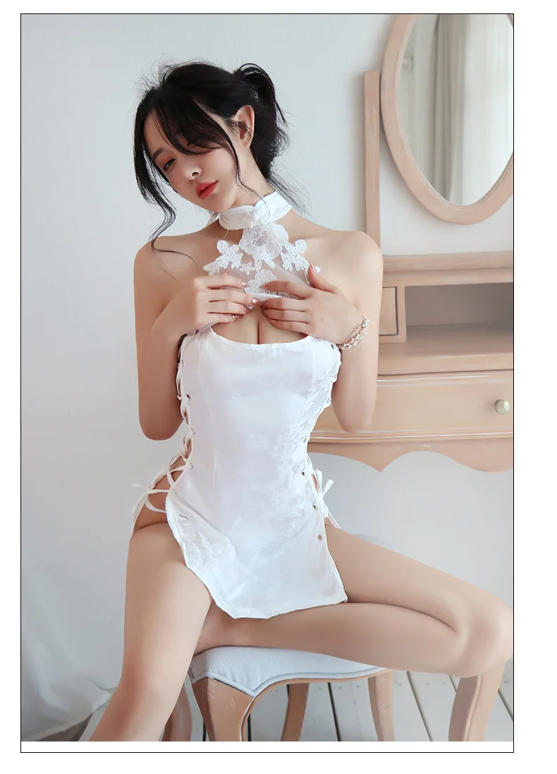 Séduisant charme rétro: style vintage, transparent, évider lingerie avec dentelle qipao et sangles de liaison pour tentant uniforme allure