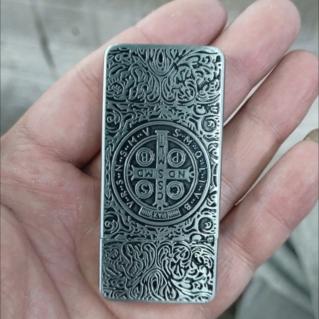 Constantine Relief Thin Butane Gas Lighter, Grinding Wheel, Open Flame Inflatable Lighter Cigarette Accessories Men's Small Gift - Image 4