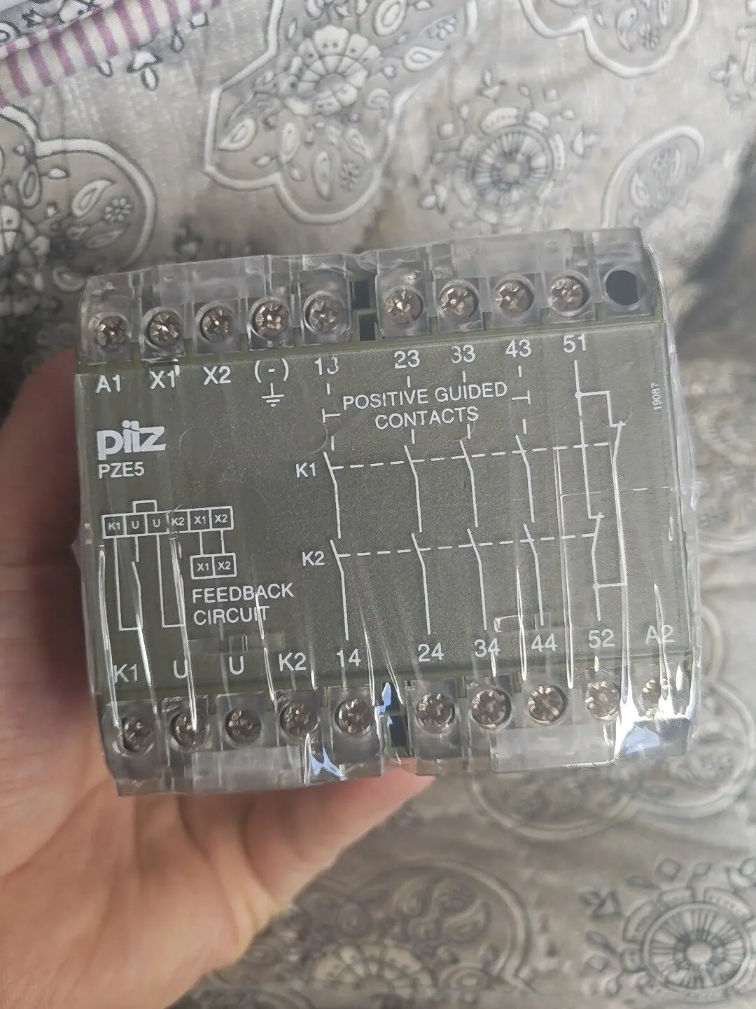 Pilz 474919 safety relay in Stock
