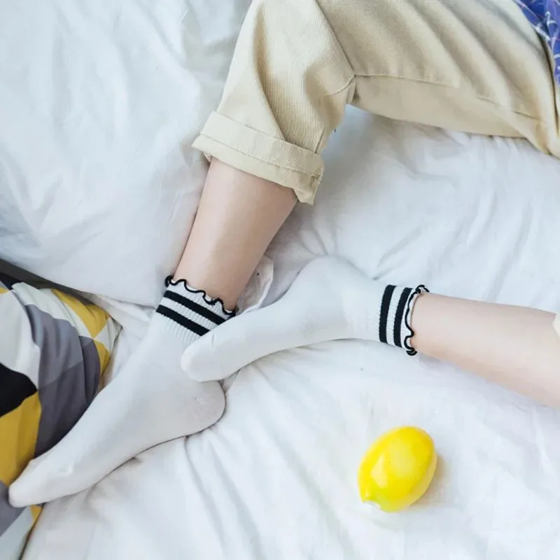 New Women Cotton Cusual White Black Socks Girls Cute Crimped Ankle Sock Stripes Dots Heart Short Socks Calcetines Mujer Sokken