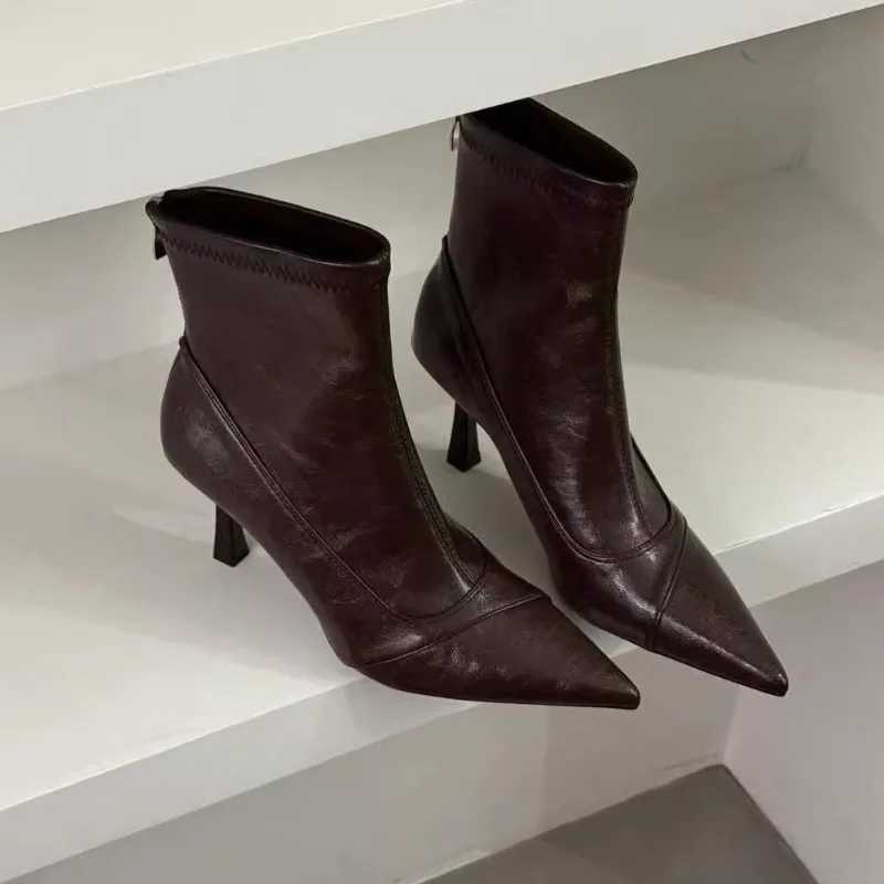 العلامة التجارية مصمم 2025 المرأة شتاء جديد بولي PU مقاوم للماء تشيلسي الأحذية اليومية عادية تنوعا المرأة خنجر الكعب حذاء من الجلد