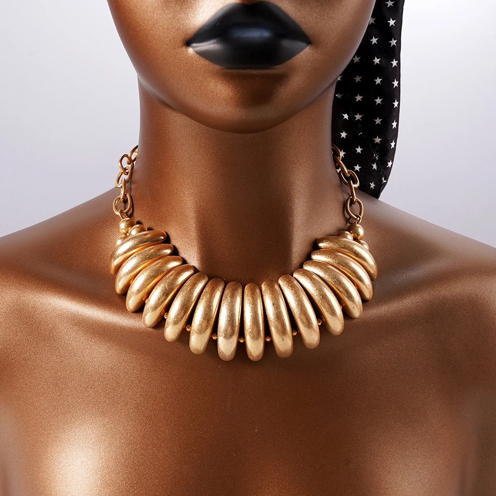 

European American Metal Curve Necklace Valentine's Day Birthday Gift for Wife Mother Unique Jewelry Present