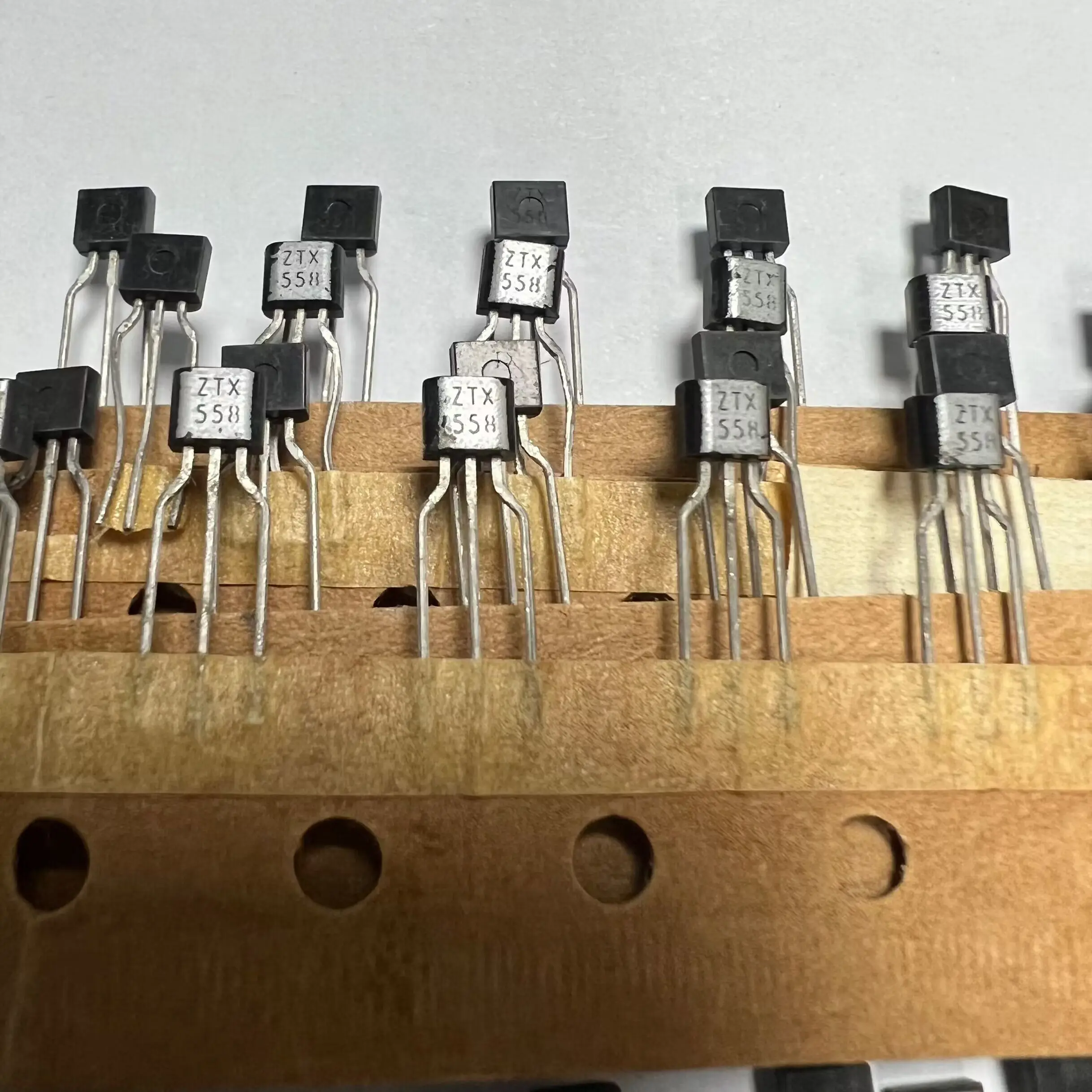 10PCS/LOT electronic components TO-92 ZTX458 ZTX558 ZTX658 ZTX758 ZTX751 ZTX651 2SK68A ZTX551 ZTX451 ZTX851 ZTX951
