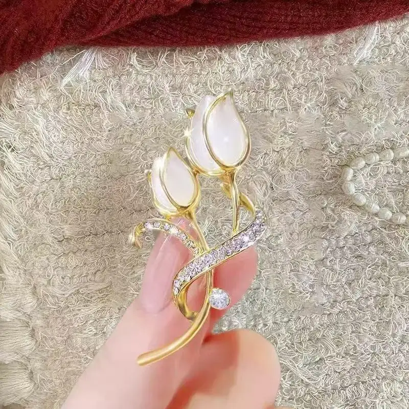 Wheat Shaped Brooch Pin Gold Color for Women Rhinestone Accents  for Party or Daily Wear