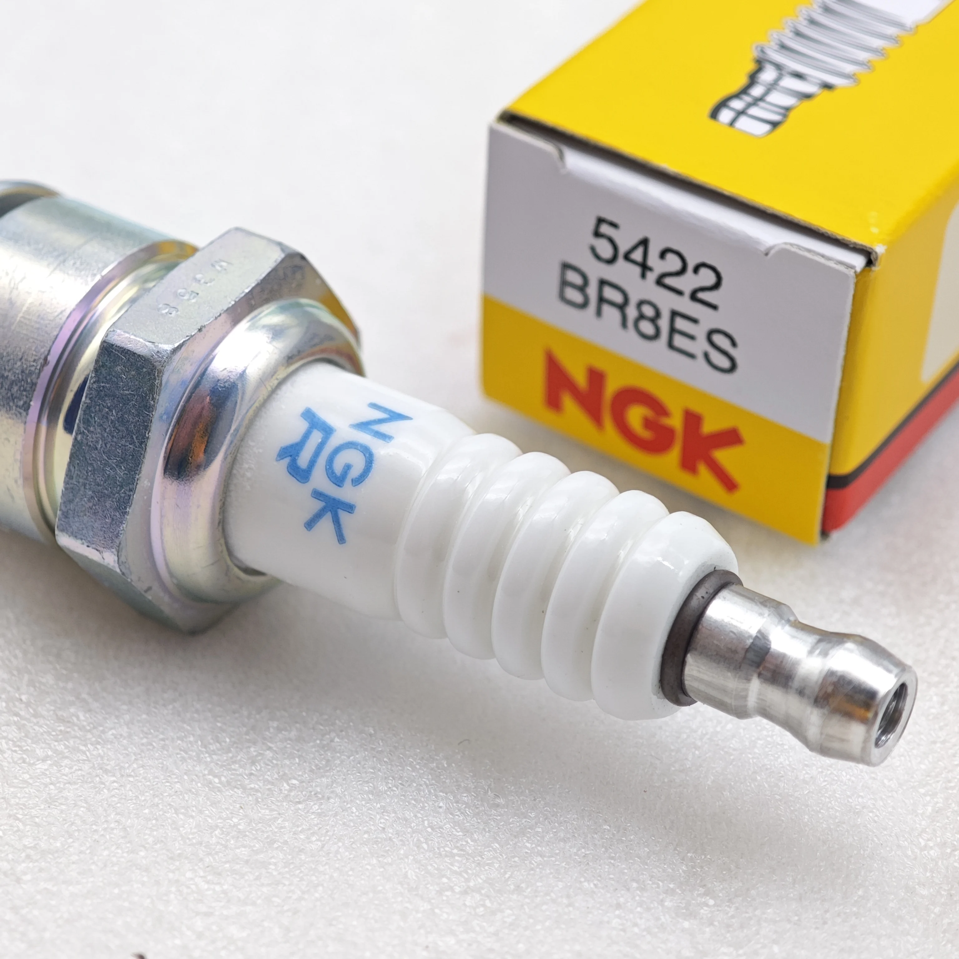 1pcs BR8ES 5422 NGK Spark Plug