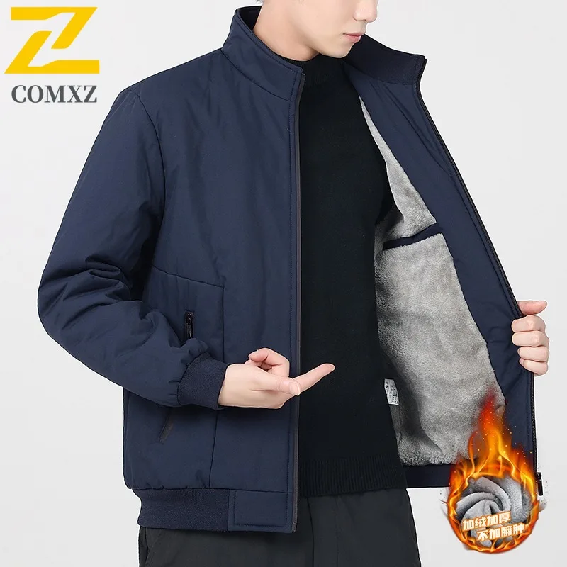 เสื้อแจ็คเก็ตผ้าฟลีซผู้ชาย COMXZ สไตล์ลำลอง คอตั้ง สีตัดต่อ รุ่นปี 2025 สไตล์อเมริกัน ใหม่ หนา อุ่น บุด้วยผ้าฝ้าย สำหรับฤดูหนาว ป้องกันความหนาว