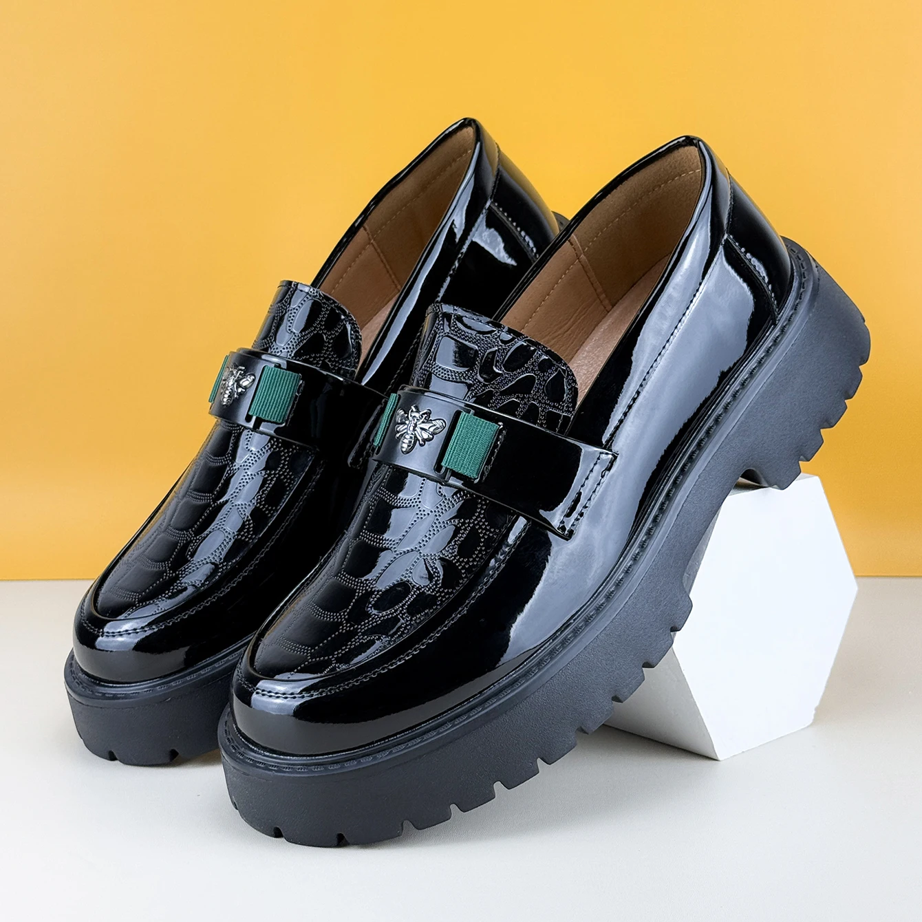 2025 الرجال جولة تو سميكة سوليد ضوء أحذية من الجلد الفاخرة المتسكعون عدم الانزلاق الراحة موضة الأعمال مكتب فستان رسمي الأحذية