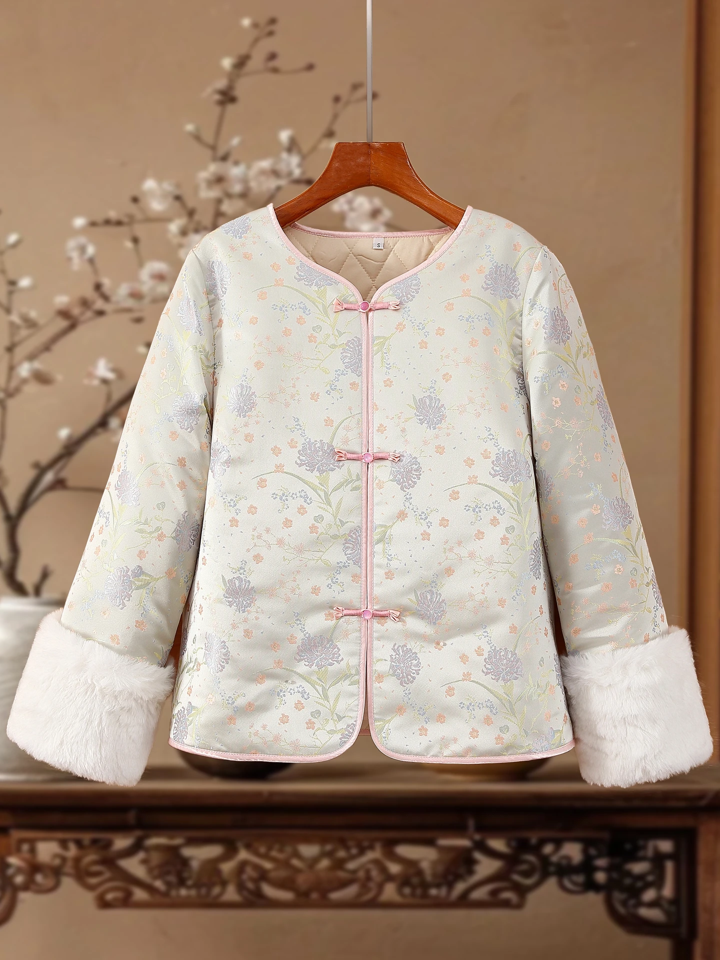 새로운 중국 스타일 자수 실크 코튼 재킷 여성용 겨울 우아한 칼라 루즈 따뜻한 탕 스타일 코튼 코트