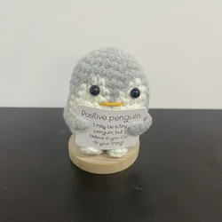 Linda muñeca de pingüino de punto hecha a mano con tarjeta, decoración de habitación, adorno de muñeca de patata de pingüino positivo, regalos de Navidad, decoración del hogar