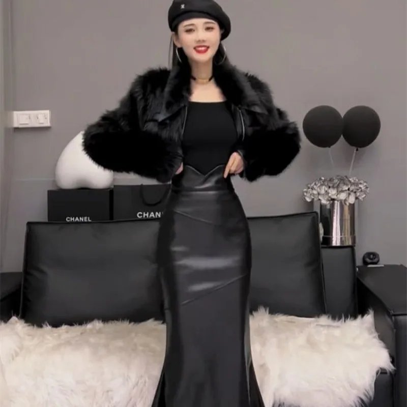 Schwarzes, würziges Mädchen-Design, hüftumarmend, sexy und femininer Halbrock, vielseitiger Taillenrock, 2025, Herbst, neuer Fischschwanzrock