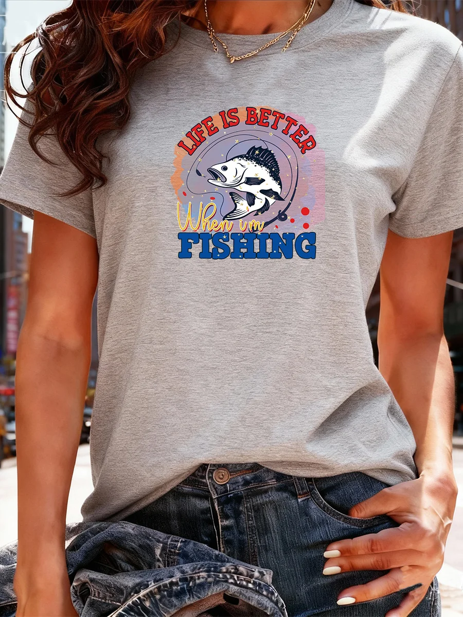 تي شيرت أسود قصير الأكمام مع "الحياة أفضل عندما أصطنا الصيد" برسومات باس فيش #3