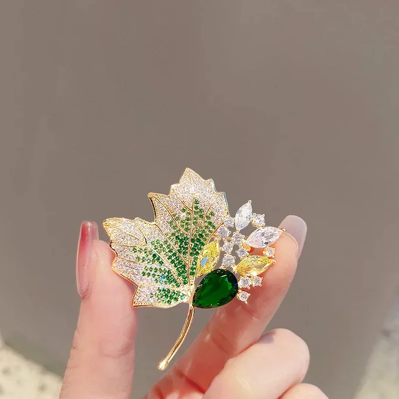 Exquisite Luxury Maple Leaves Brooch For Women Advanced Sense Rhinestone Corsage Suit Lapel Pins Clothing Accessories Gift