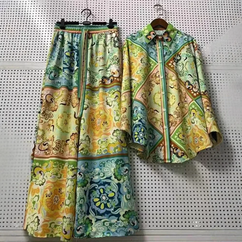 

Модные женские комплекты из двух предметов: рубашка с длинным рукавом в ретро-стиле с цветочным принтом и широкие брюки.