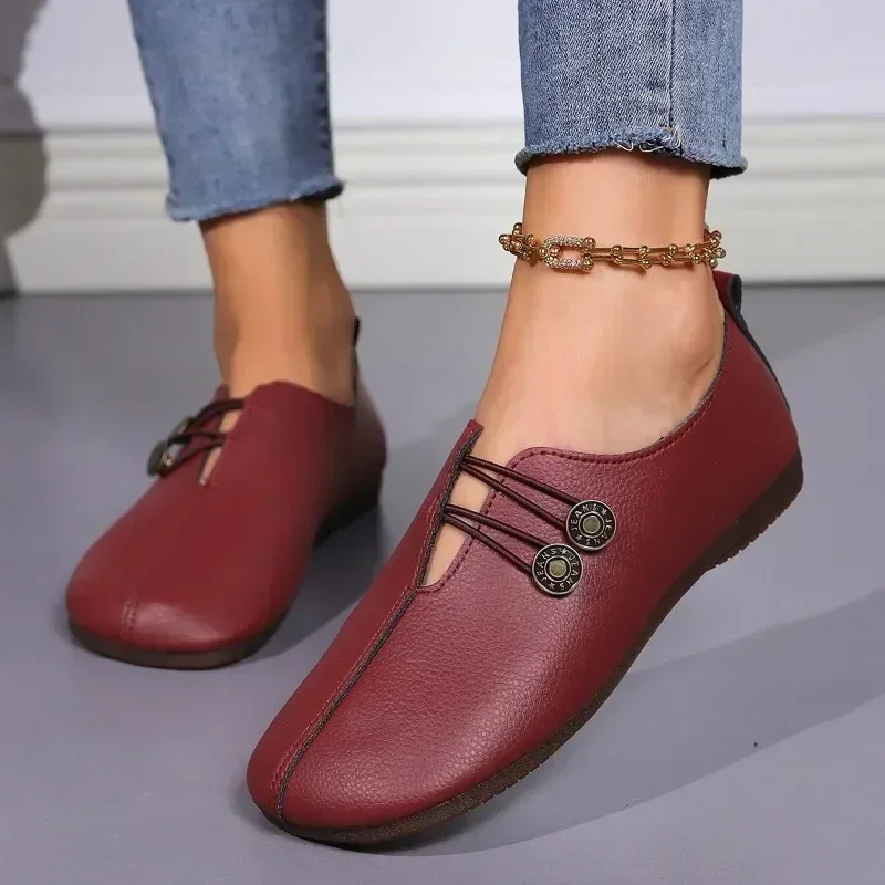 Sapatos planos femininos macios e confortáveis andando luz antiderrapante mocassins moda primavera e outono 2025 novos sapatos de couro feminino