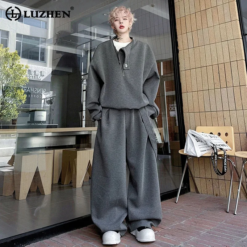 

Комплект LUZHEN 2026: свитшот с круглым вырезом на молнии и однотонные свободные брюки в уличном стиле, трендовый мужской костюм-двойка JY6136