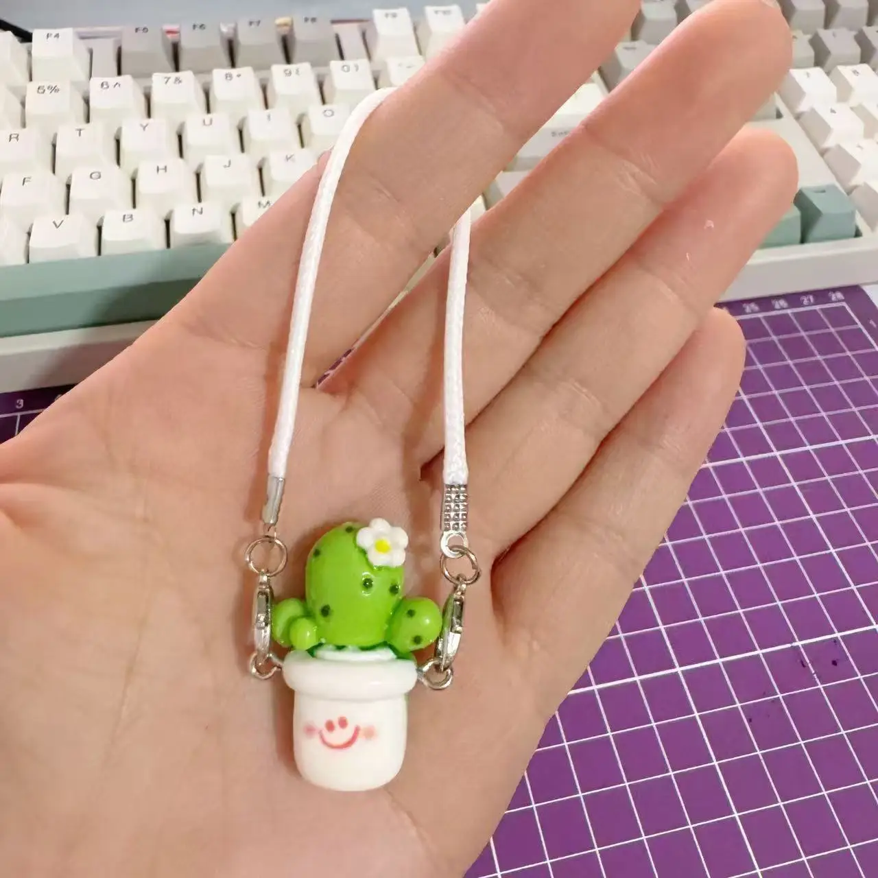 귀여운 만화 미니어처 물컵 펜던트 참 장식품 인형 목걸이 장식용 귀여운 미니 우유병 모델 플러시 인형 액세서리