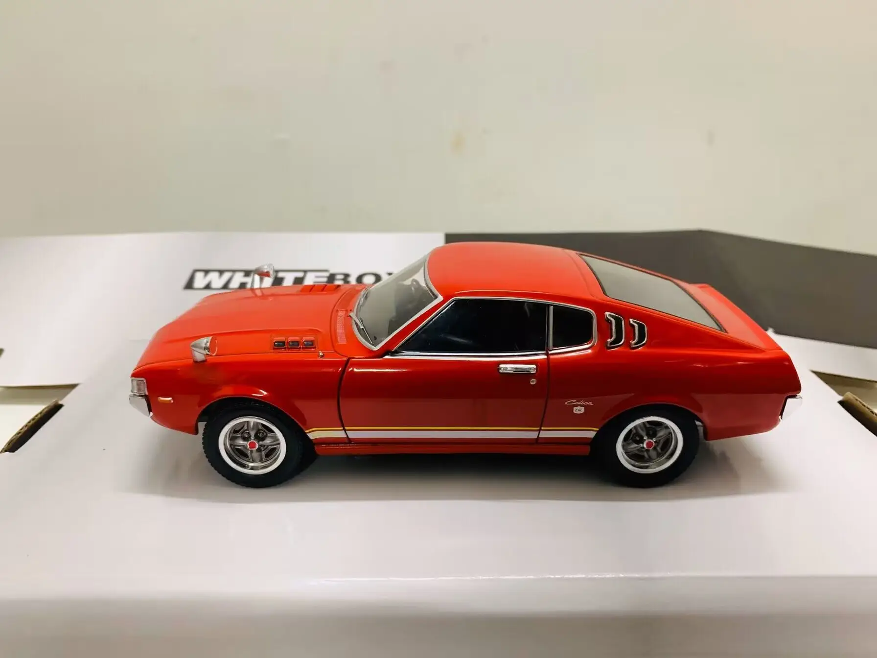 กล่องสีขาว Celica GT2000 2 เปิดประตู 1:24 Scale Die-Cast รุ่นรถของขวัญใหม่