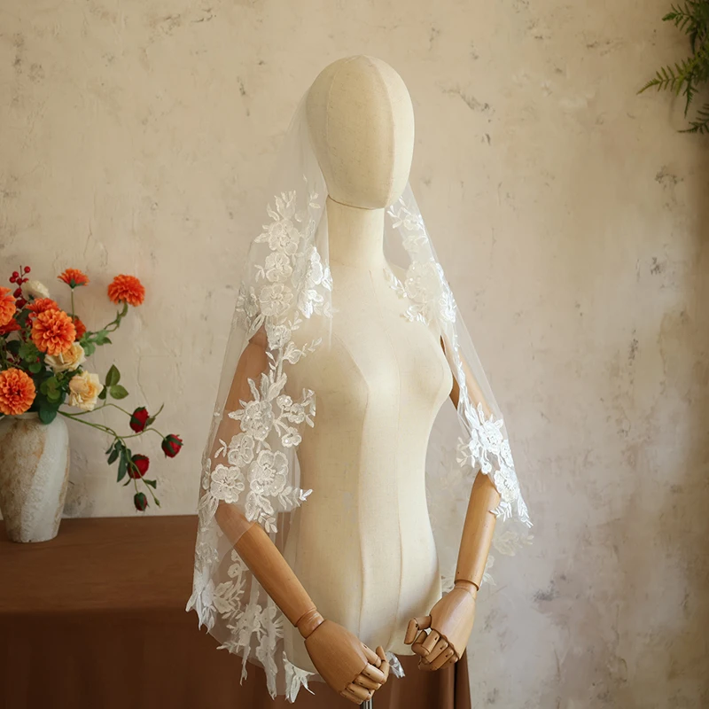 Elegant Sequin Lace Applique Bridal Veil One Tier Fingertip Length Marriage Veil Wedding Accessories image 3
