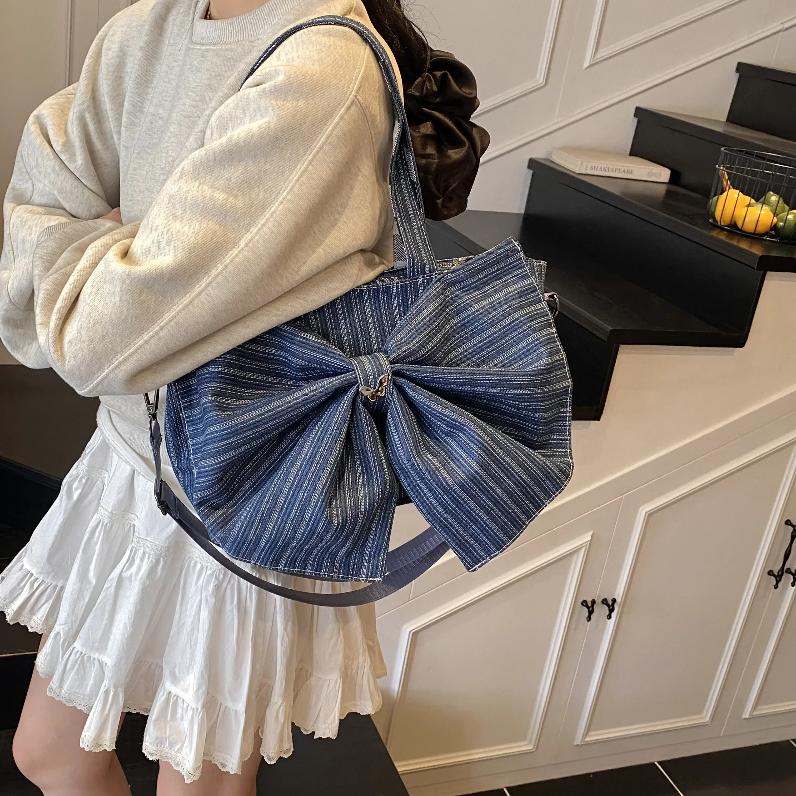 

Fashionable Underarm Bow Bag for Women 2025 Korean Edition Simple Leisure Travel Bag Trendy Versatile Denim Shoulder Bag Tote