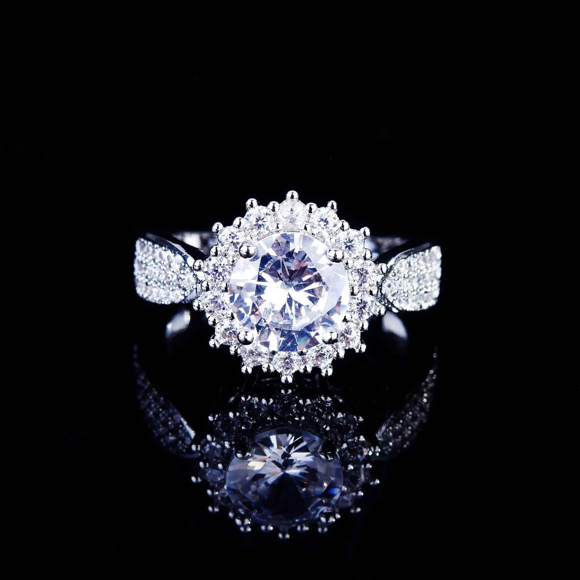 

Cross-border Explosive Hot Sale Exquisite Starry Micro-inlaid Zircon Ring Fashionable Wedding Ring Accessories for Women