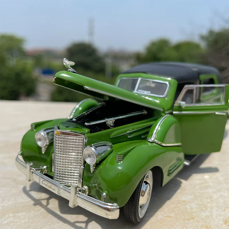 1:32 Scale Cadillac Classic Car Simulation Alloy Model Static Display Collectible Toy Gift Decration Souvenir Decration