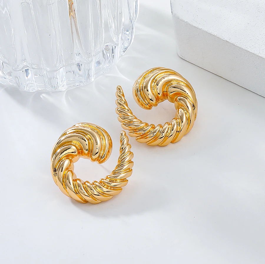 Retro Conch Shaped Stud Earrings for Women Fashion Personalize Design Geometric Irregular Croissant  Texture Earrings