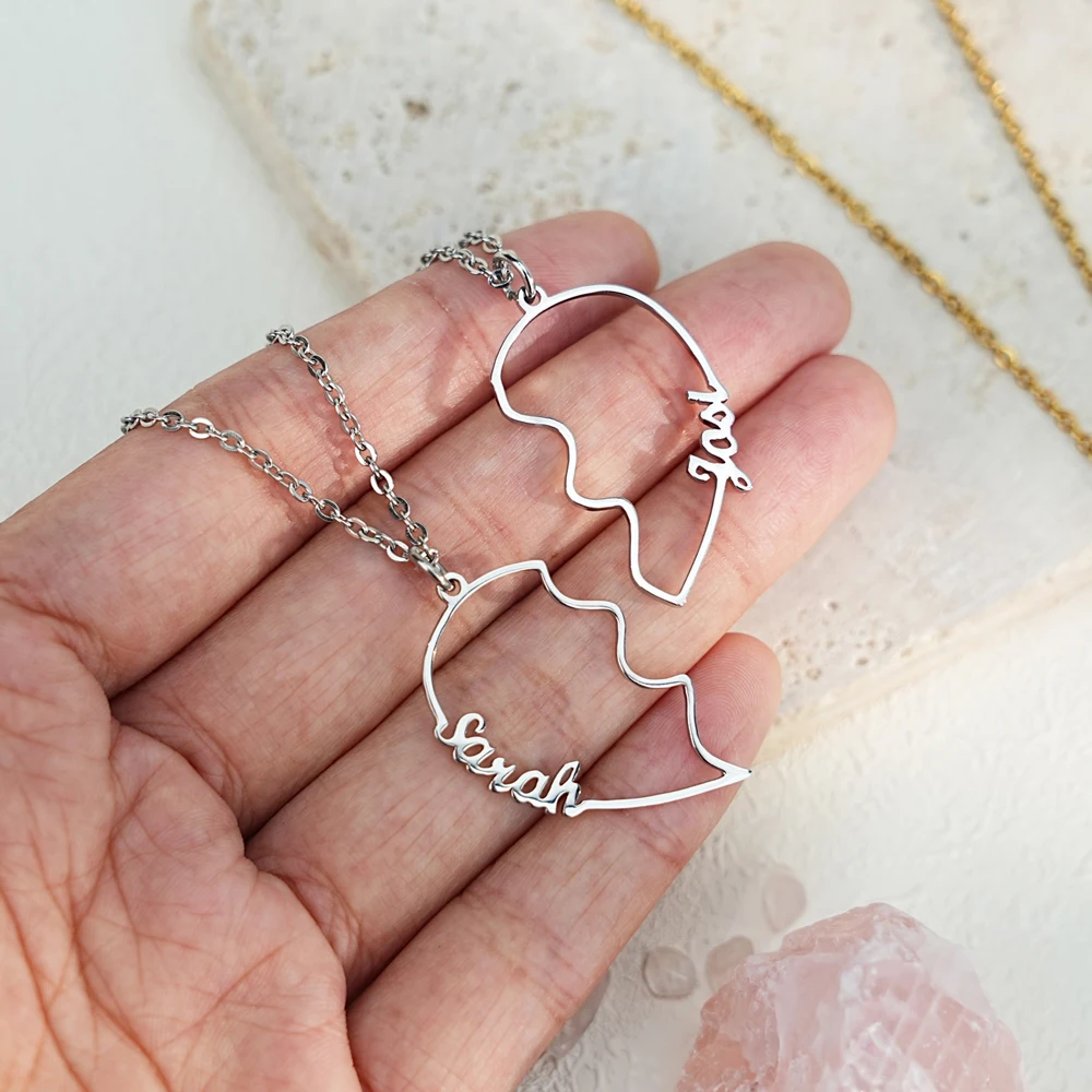 

Персонализированное колье с двумя именами для женщин, из нержавеющей стали, в форме сердца, модное ювелирное украшение, подарок, парное колье, колье для сестер