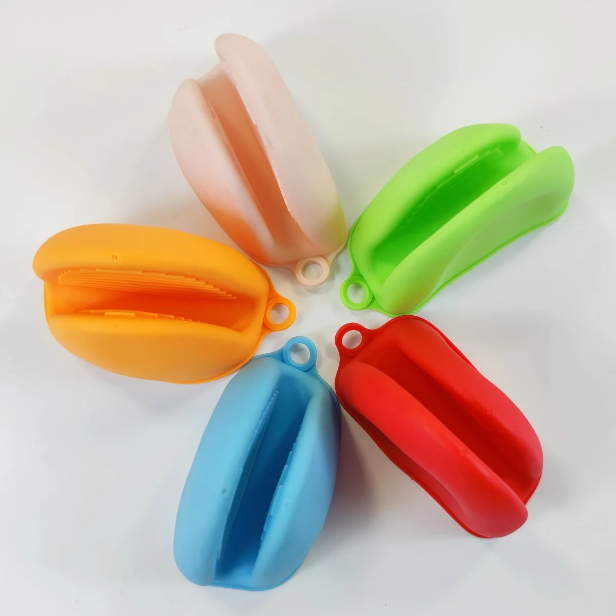 Finger Grip Mini Mitt Pot Holders Thickened Microwave Oven Dishes Clips for Kitchen Cooking & Baking