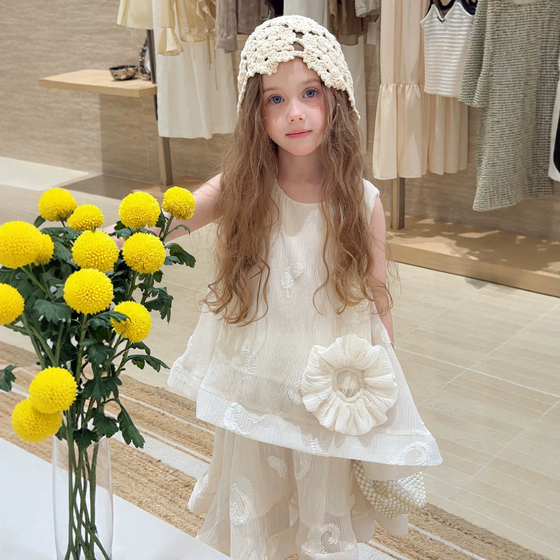 

Summer Outfit 2026 New Embroidered Three Dimensional Flower Two Piece Set for Girls Solid Color Summer Sleeveless Skirt Set
