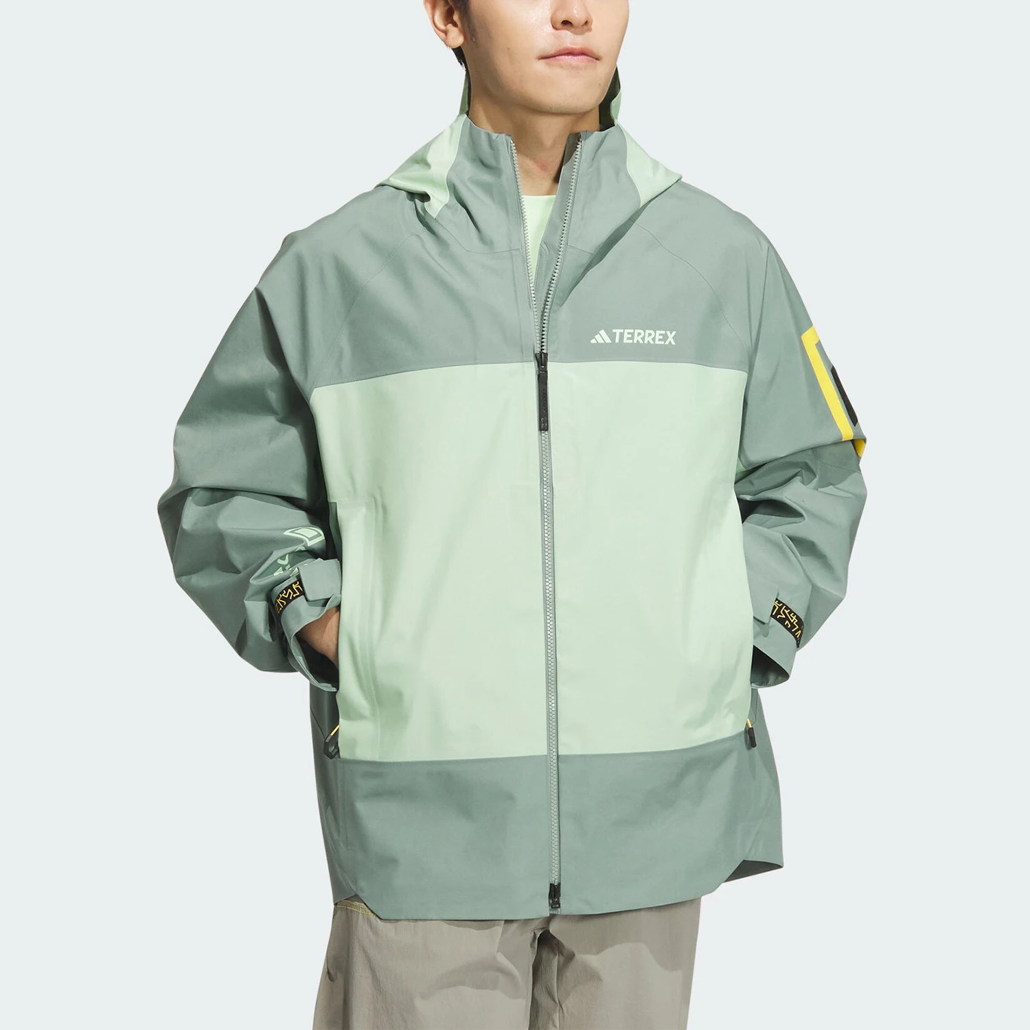 

Официальная новая мужская свободная спортивная ветровка с капюшоном Adidas IS9521