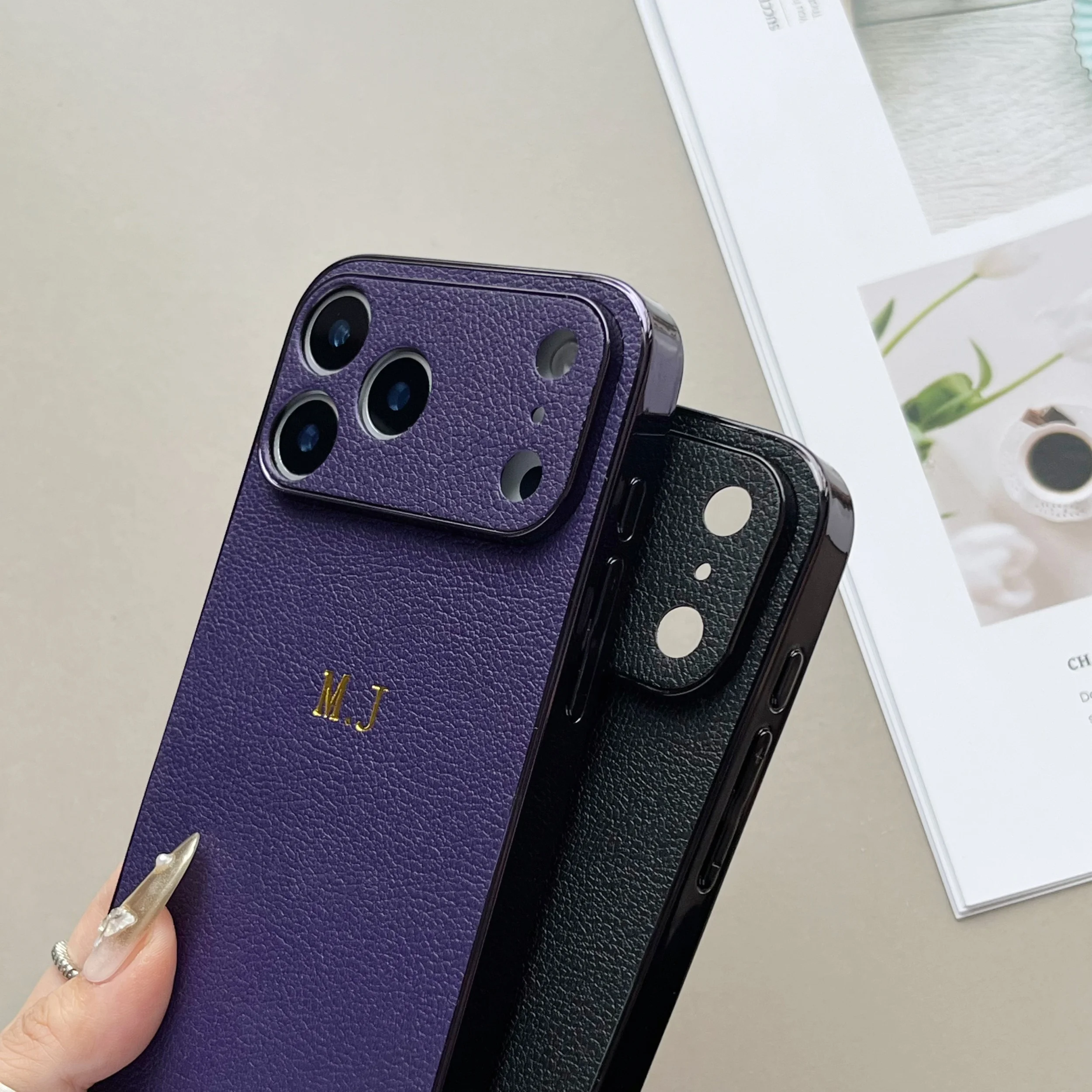 Luxuriöse Kunstleder-Handyhülle mit Beschichtung für iPhone 18 17 16 15 14 13 Pro Max Plus Air, personalisierbar mit Namen, goldene 3D-Heißfolienprägung – Detail 8