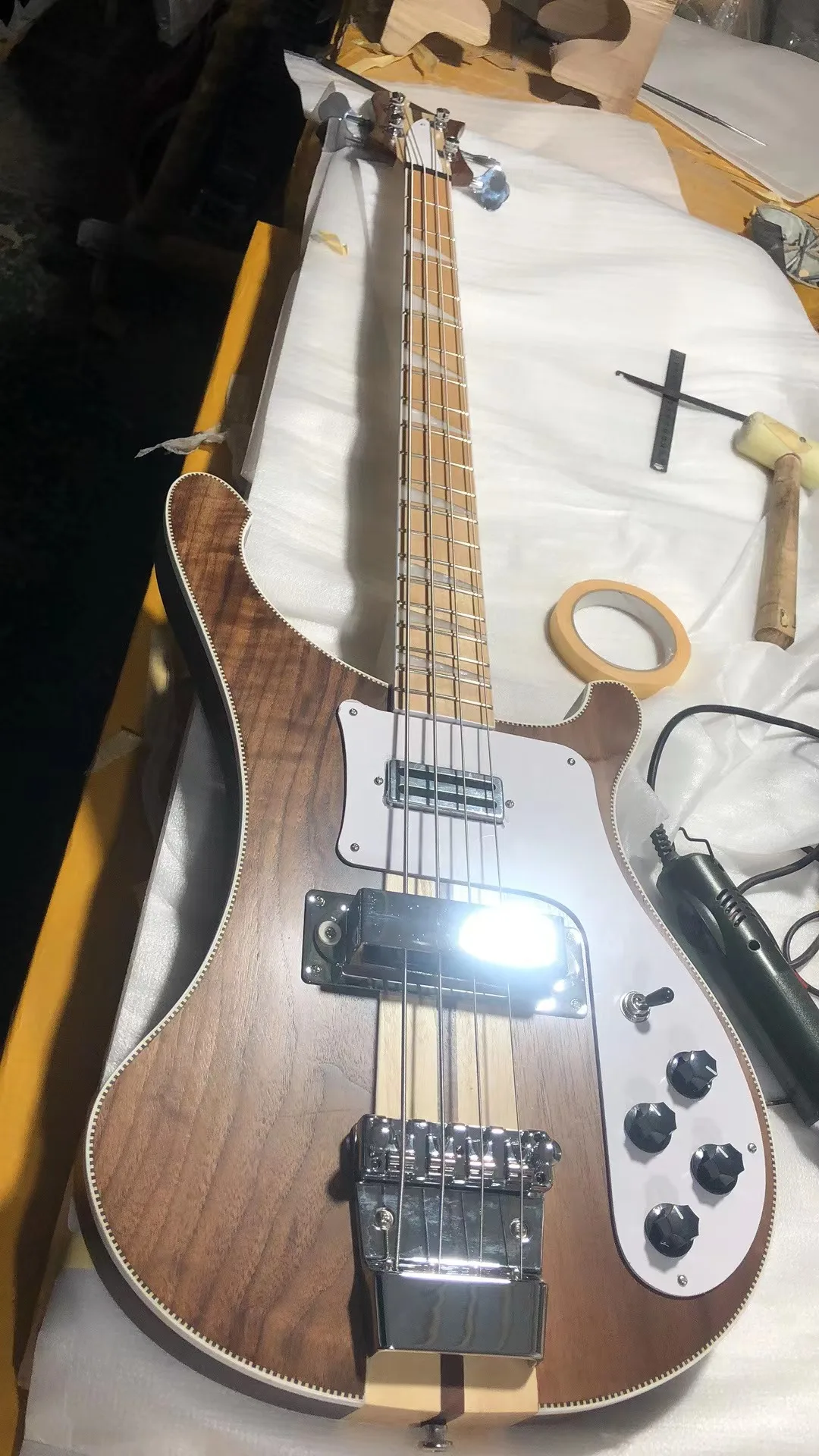 Walnut 4 String Electric Bass Support Custome Neck Through Body