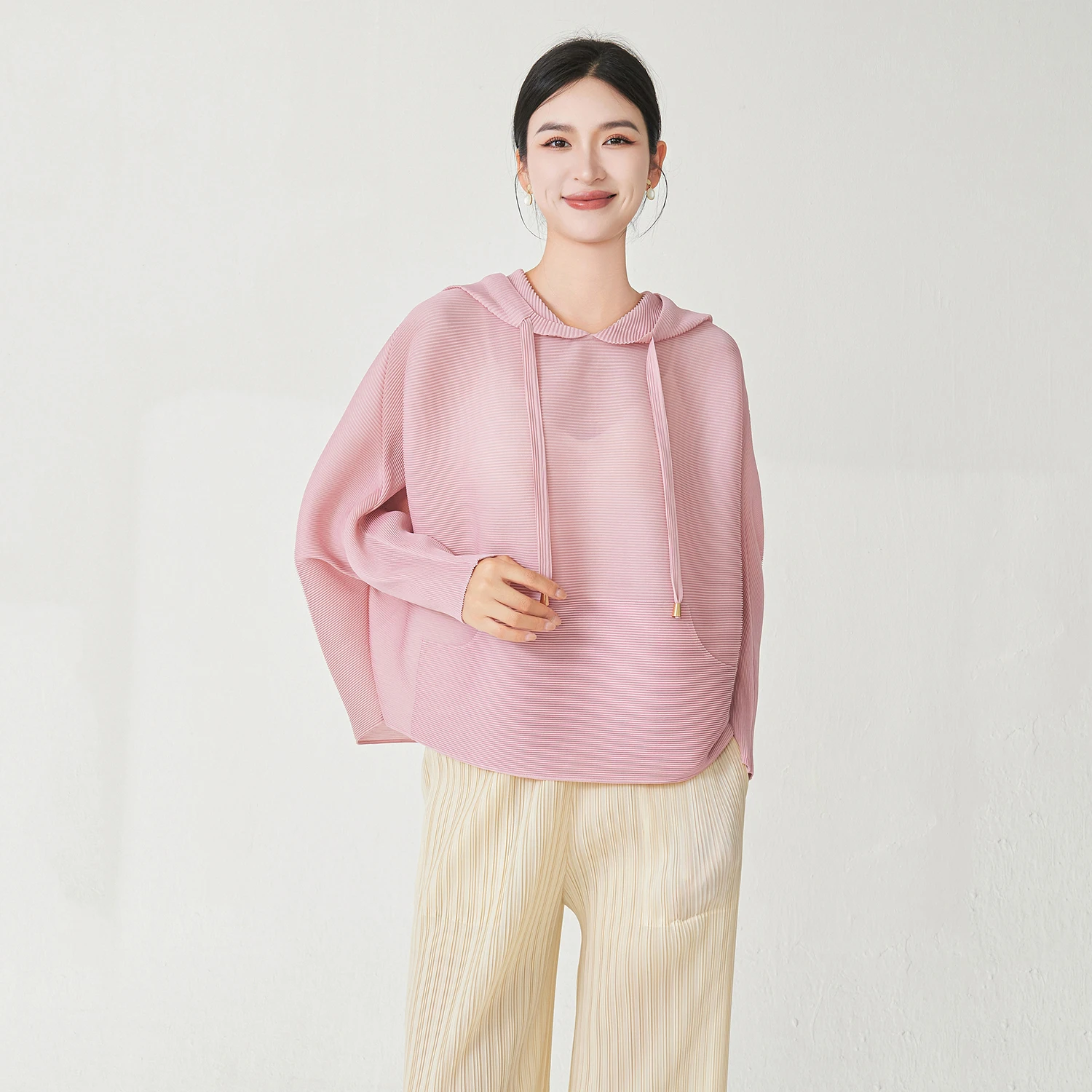 Factory Direct Quick Delivery Women's Fashion Tops Design Stretch Loose Hooded Tops Miyake Pleated Tops
