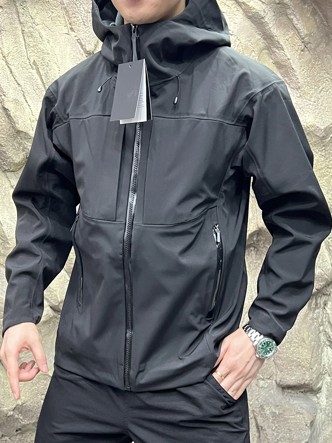เสื้อแจ็คเก็ตผู้ชายแบบนุ่มสำหรับกิจกรรมกลางแจ้ง กันน้ำ กันลม ติดกาวเต็มตัว ทรงพอดีตัวสำหรับวัยรุ่น แขนยาว ปิดด้วยซิป