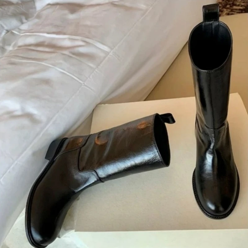Retro-Cowboystiefel für Damen, knöchelhoch, mit runder Spitze und niedrigem Absatz, zum Überziehen, klassische Winterstiefel für den Alltag und Partys. – Detail 4