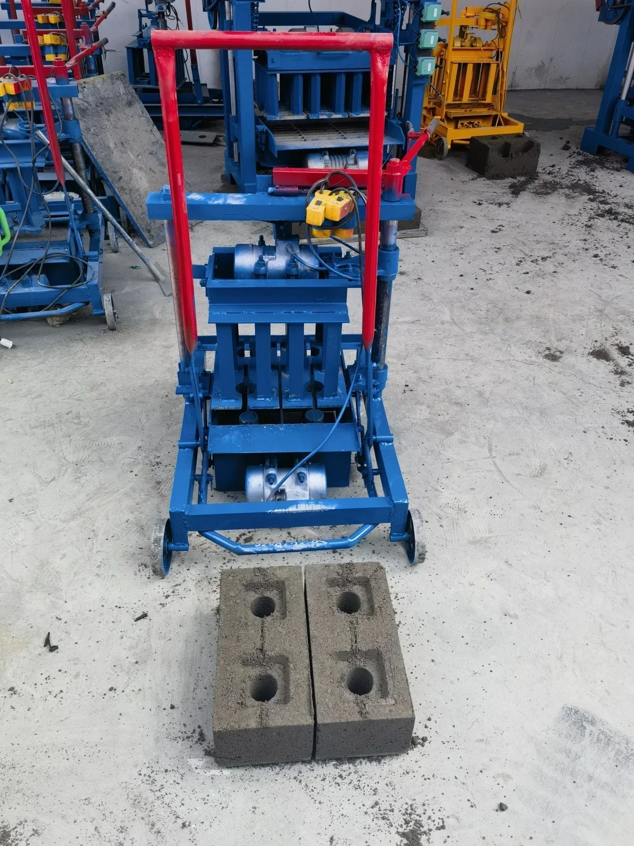 Hot Sales2-45 Small And Convenient Mobile Brick Making Machine, Capable Of Customizing Various Hollow Brick Molds