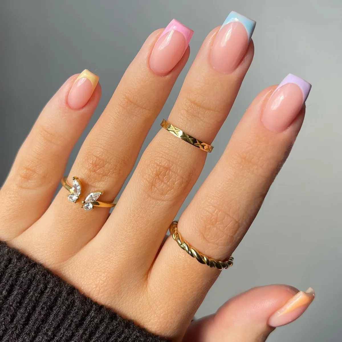 24 قطعة قصيرة مربعة اليدوية الصحافة على الأظافر التدرج الأبيض حافة تصميم بلون الأظافر وهمية يمكن ارتداؤها عارية الفرنسية تلميح رسومات أظافر