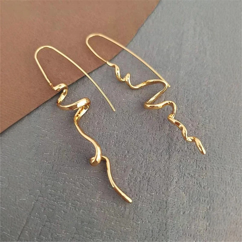Abstrakte Dreidimensionale Design-Ohrringe Coole Stilvolle Elegante Mode-Ohrringe für Frauen Exquisiter Vintage-Ohrschmuck Geschenk