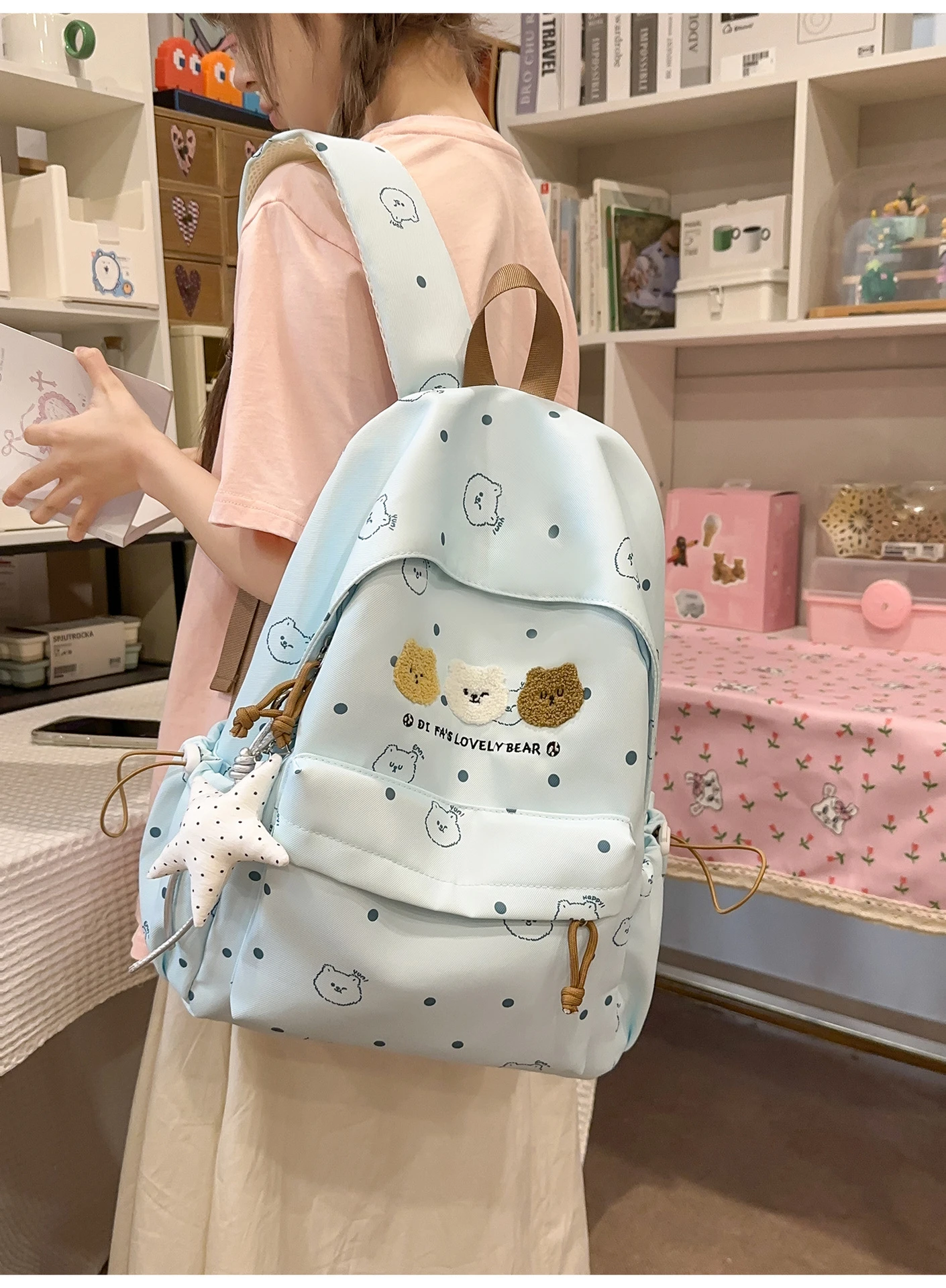 Neuer Studenten-Tagesrucksack aus Canvas für Damen mit Punktdruck und Flauschigem Bären-Patch, Leichte Schultasche für Teenager mit Stern-Anhänger – Detail 25