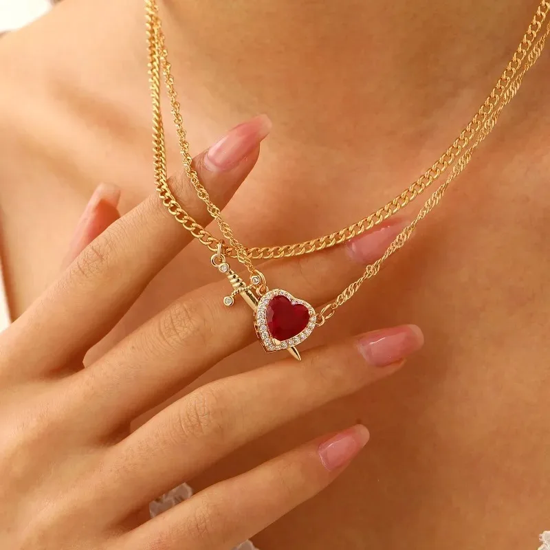 Conjunto de collar de pareja de espada de corazón a juego, 2 uds., colgante de circón ensamblado, cadena chapada en oro y plata, regalo romántico para parejas