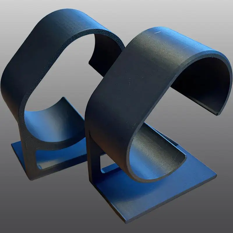 3D-gedruckter Uhrenständer mit geschmeidigem, geschwungenem Design und stabiler Basis zur Aufbewahrung von Uhren am Bett. – Detail 9