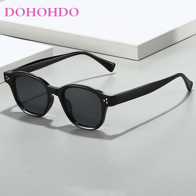 

Classic Vintage Rivets Decorate Square Women Men Sunglasses Brand Designer Summer Traveling Driving Shades Female UV400 Lunette
