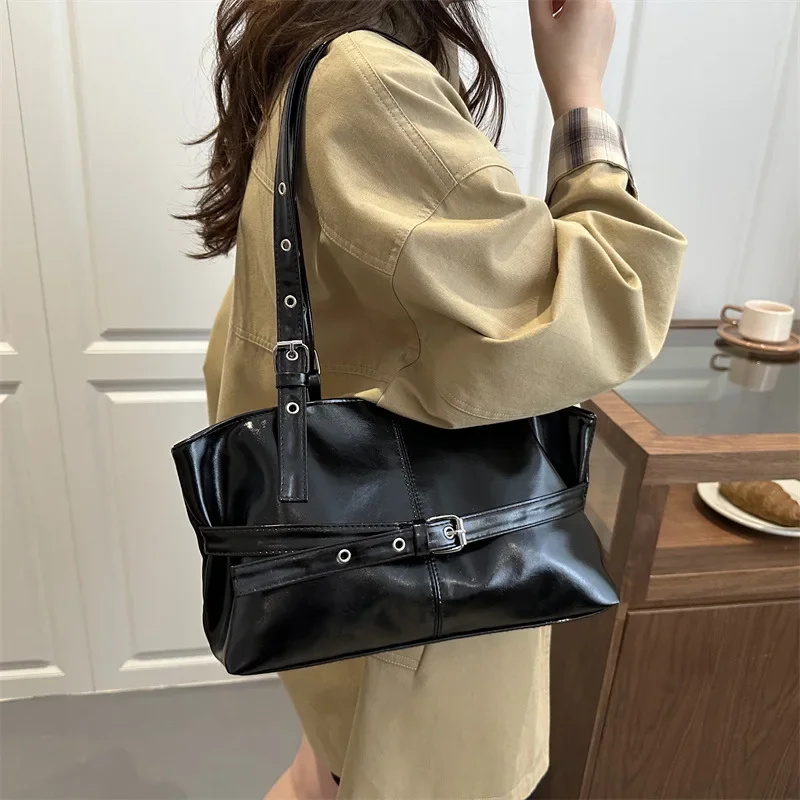 

Large Capacity Women's Shoulder Bag Tote Commuter Bag Simple Vintage Cross-Border New Style Bag Versatile Sensation 2026