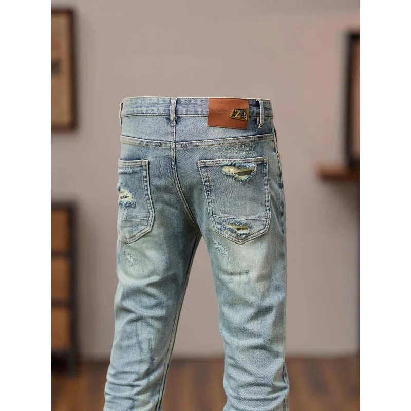 جينز لخريف 2025 باللون الأزرق الفاتح المتعثر للرجال على الطراز الأمريكي عصري بقصة ضيقة على طراز الشارع سروال ماركة رائع
