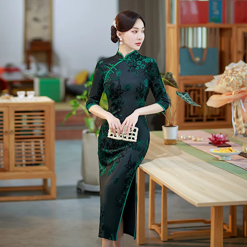 

Зеленый китайский стиль, длинный осенний Cheongsam с длинными рукавами и ретро-стилем, тонкий женский Ципао