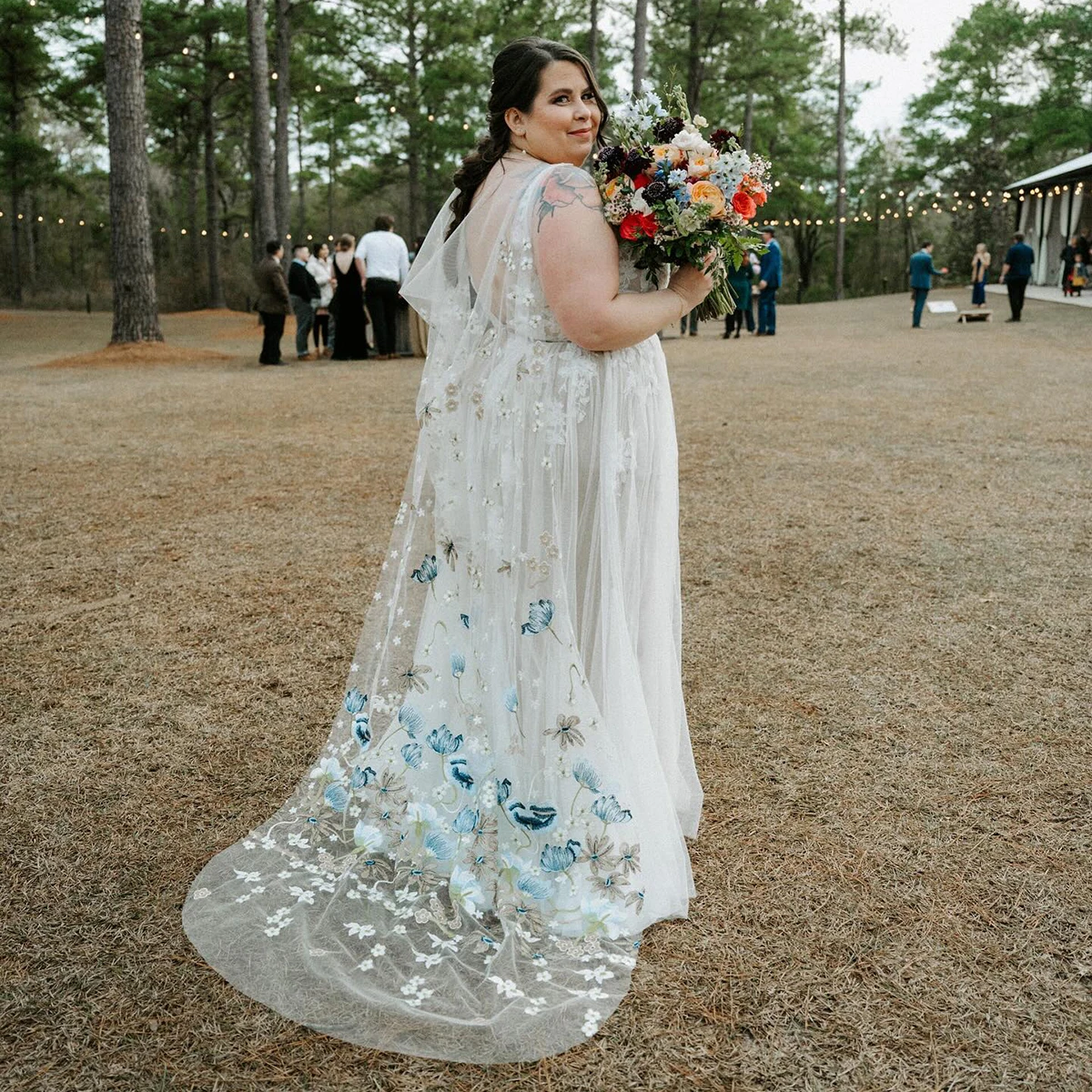 Velos de boda personalizados hasta vals, sin colorete, encaje bordado colorido, capa nupcial de tul suave