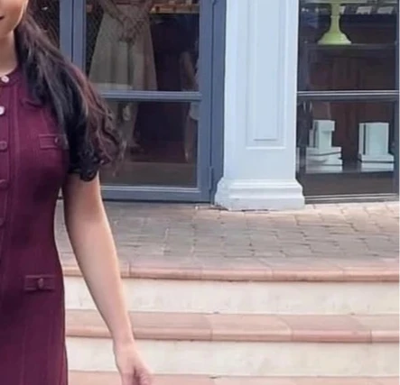 

Новое женское трикотажное платье с круглым вырезом 2025 года, однобортное тонкое платье макси с карманами (высококачественная версия)